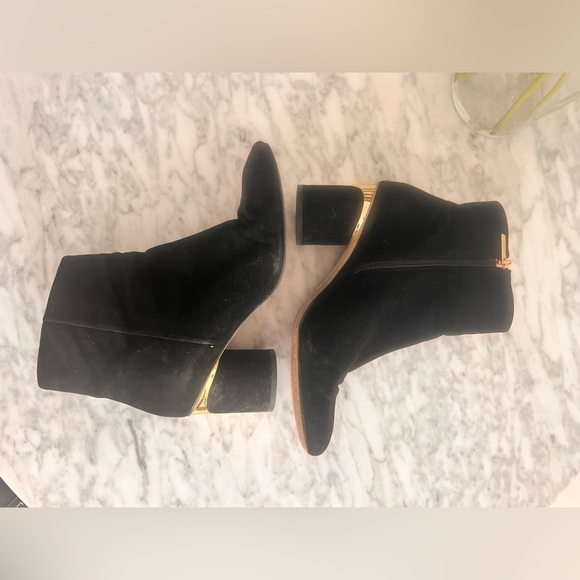 KARL LAGERFELD Paris Black Luxury Suede FIONA Gold Heel Booties Women's Sz 9 - Picture 6 of 7